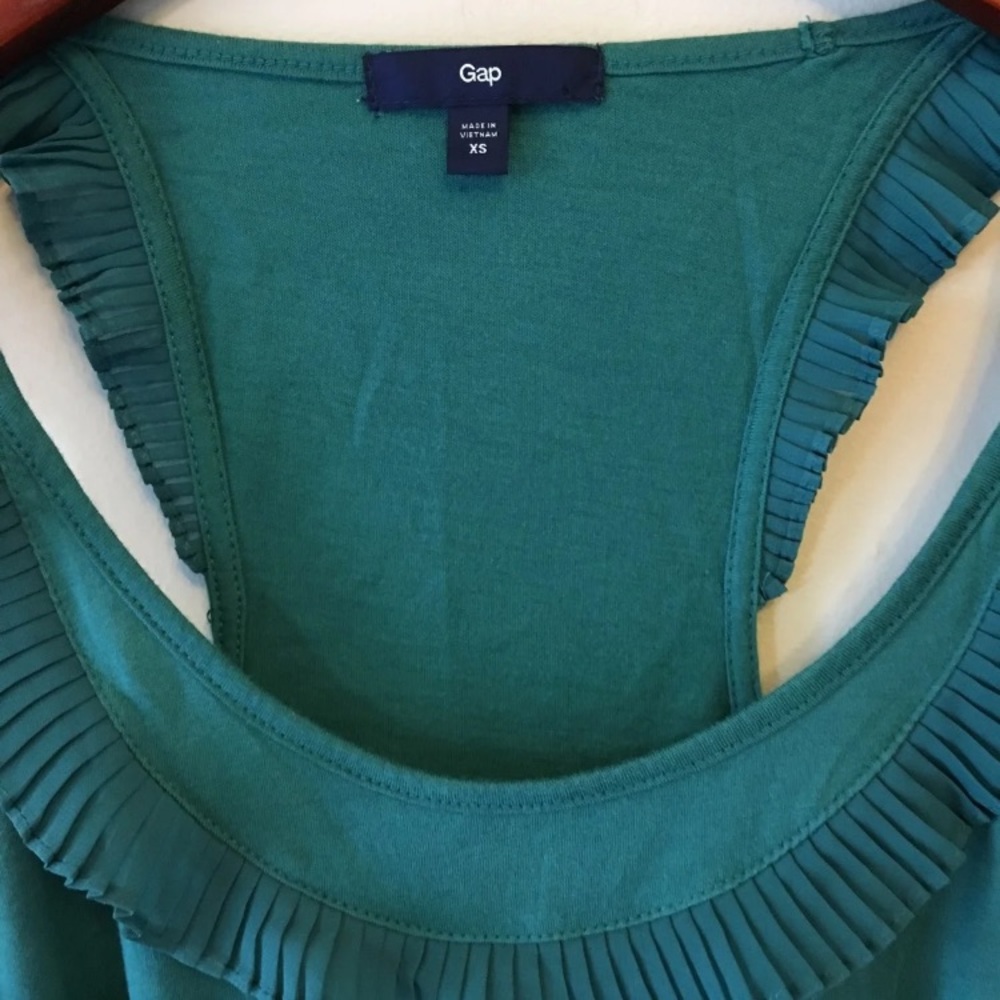 Gap Ruffle Tank - Picture 2 of 6